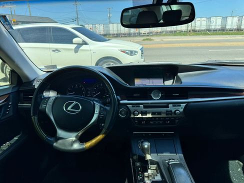 Used 2013 Lexus ES 350 w/ Luxury Pkg FWD image 22