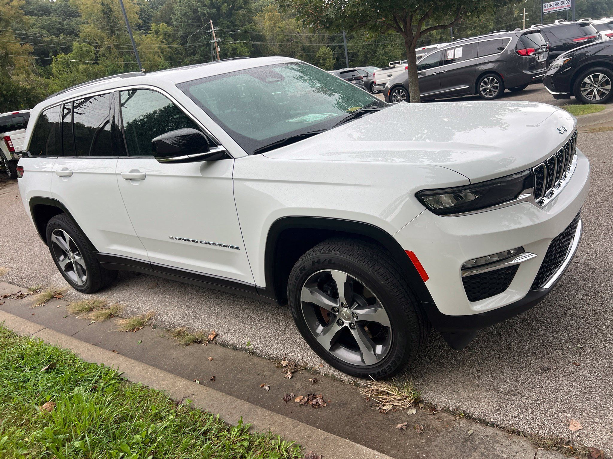 Used 2022 Jeep Grand Cherokee Limited 4xe AWD/4WD image 3