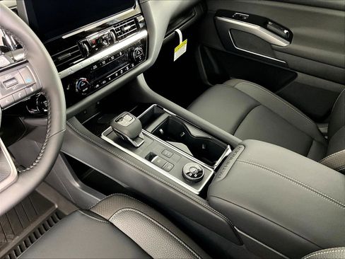 New 2026 Nissan Pathfinder SL AWD/4WD image 12
