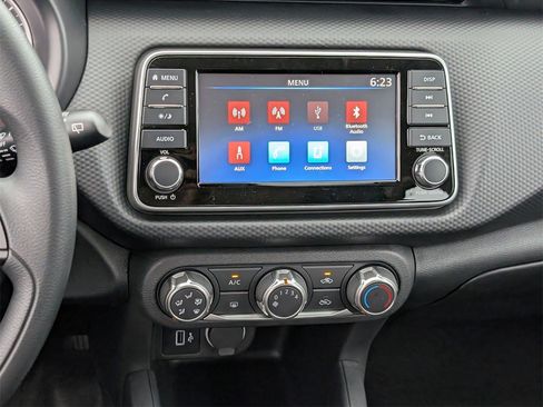 New 2025 Nissan Kicks Play S image 11