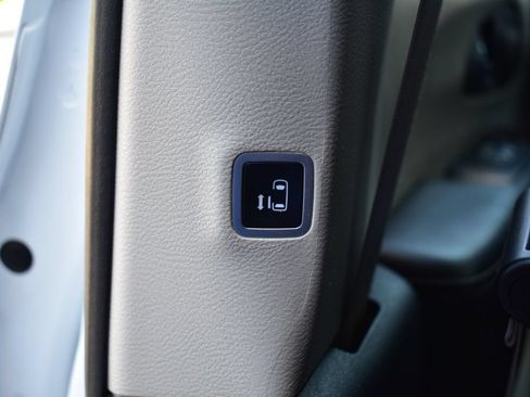 Used 2023 Chrysler Voyager LX FWD image 23