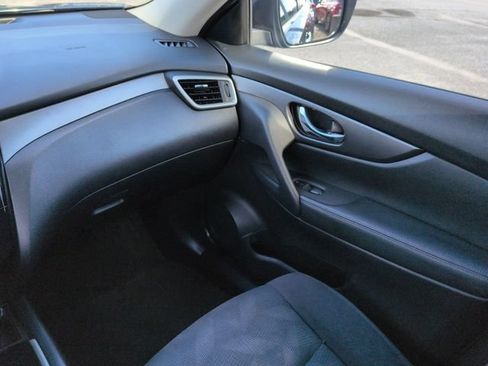 Used 2016 Nissan Rogue S w/ Appearance Package FWD image 17