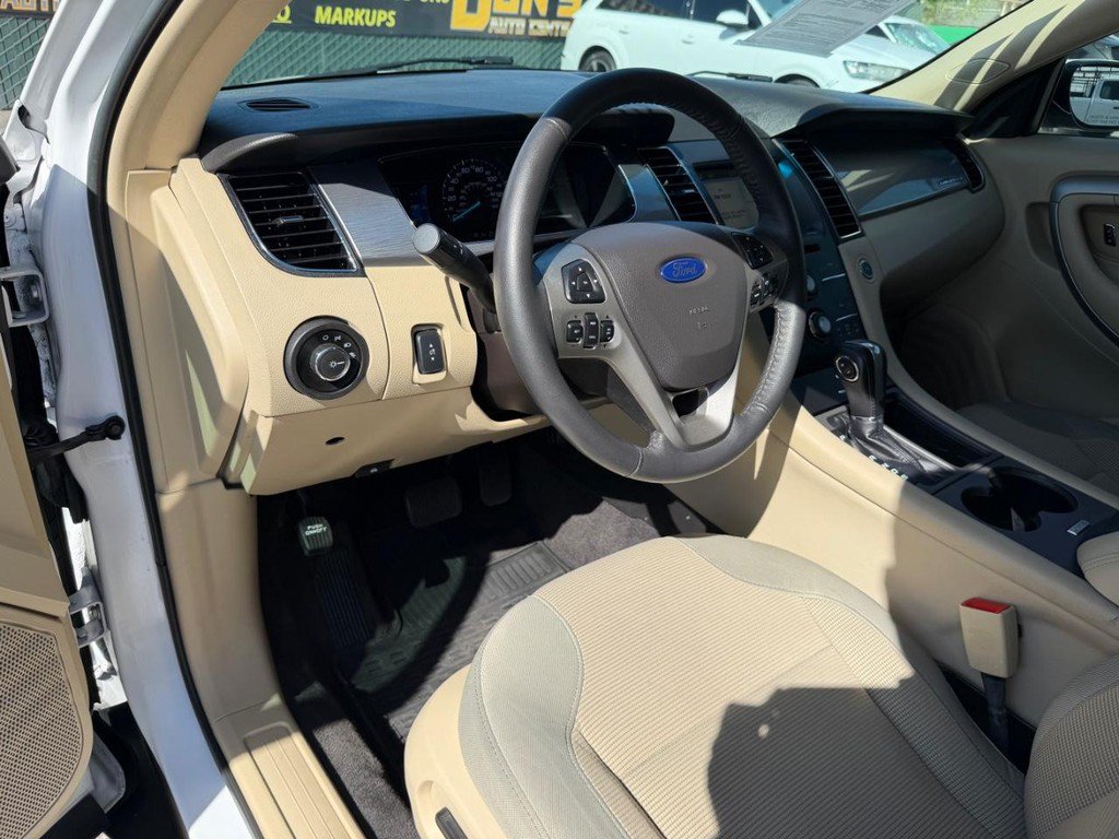 Used 2018 Ford Taurus SEL w/ Equipment Group 201A FWD image 16