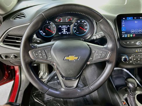Used 2021 Chevrolet Malibu LT FWD image 11