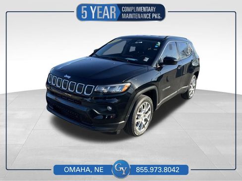 Used 2022 Jeep Compass Latitude image 1