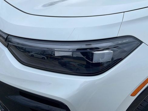 New 2026 Volkswagen Tiguan SEL R-Line AWD/4WD image 8