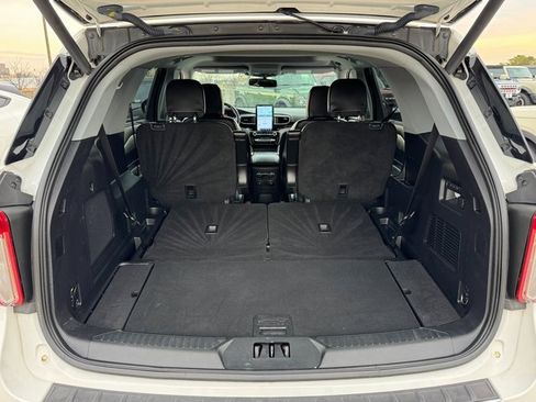 Used 2023 Ford Explorer Limited w/ Limited Technology Package image 19