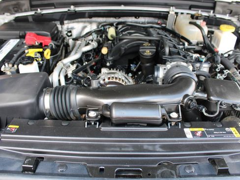 Used 2025 Jeep Gladiator Sport AWD/4WD image 48