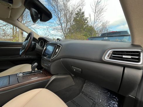 Used 2018 Maserati Ghibli GranLusso image 19