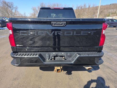 Used 2021 Chevrolet Silverado 2500 Custom w/ Custom Value Package image 12