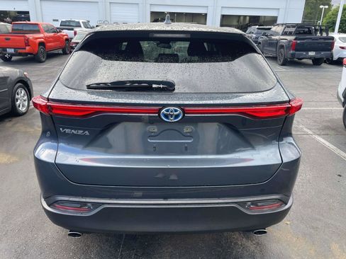 Used 2023 Toyota Venza LE AWD/4WD image 7