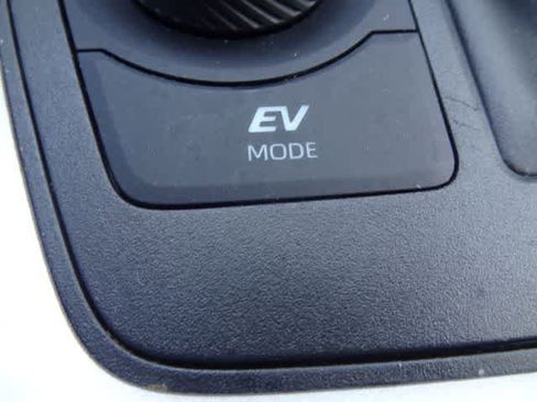 Certified 2025 Toyota RAV4 LE AWD/4WD image 25