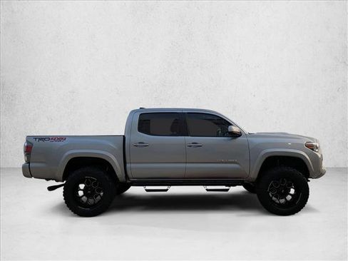 Used 2020 Toyota Tacoma TRD Sport w/ TRD Premium Sport Package image 4