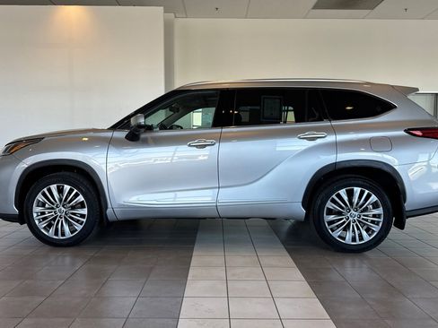 Used 2022 Toyota Highlander Platinum AWD/4WD image 7