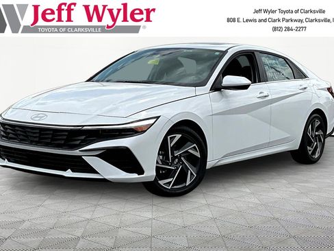 Used 2025 Hyundai Elantra SEL image 1