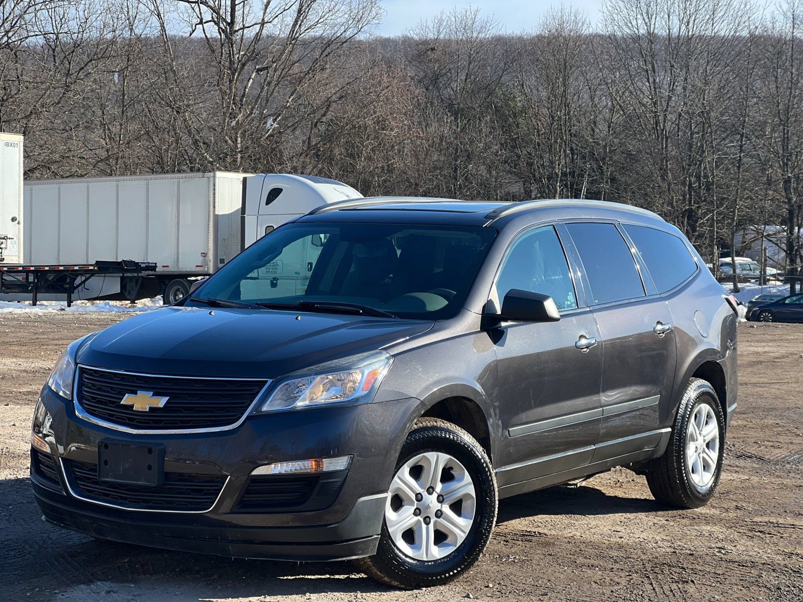 Used 2017 Chevrolet Traverse LS FWD image 2