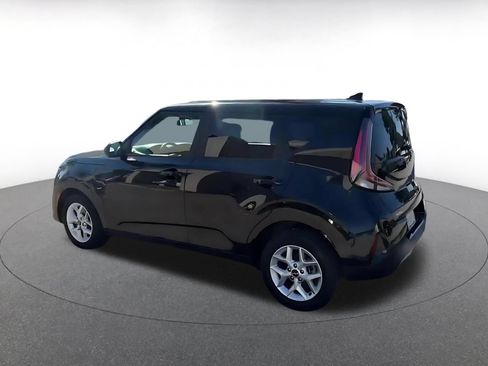 Used 2025 Kia Soul LX w/ LX Technology Package FWD image 10