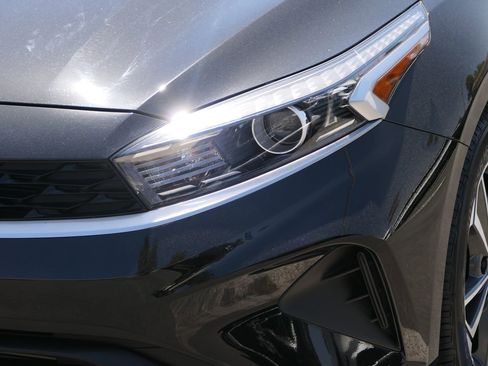 Used 2023 Kia Forte LXS FWD image 8