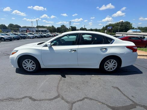 Used 2016 Nissan Altima 2.5 S w/ Power Driver Seat Package FWD image 4