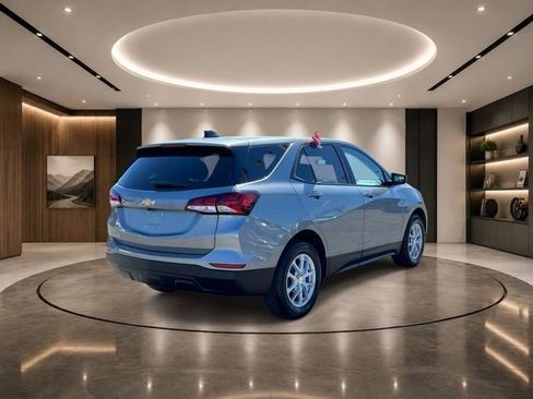 Certified 2023 Chevrolet Equinox LS w/ LS Convenience Package FWD image 4