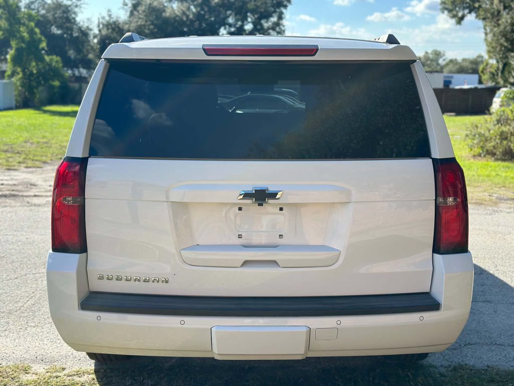 Used 2019 Chevrolet Suburban LT RWD image 18