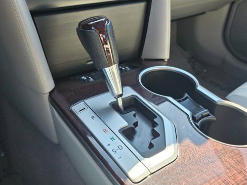 Used 2013 Toyota Camry XLE w/ Leather Pkg image 11