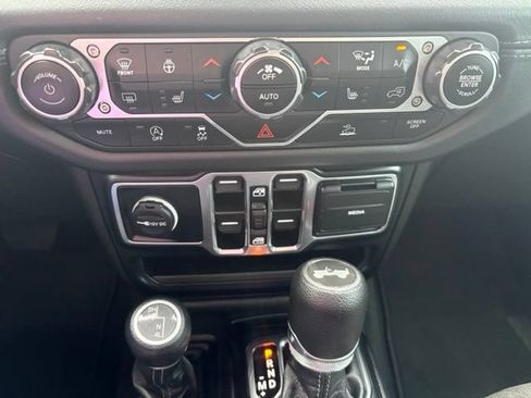 Used 2024 Jeep Wrangler Unlimited Sahara AWD/4WD image 29