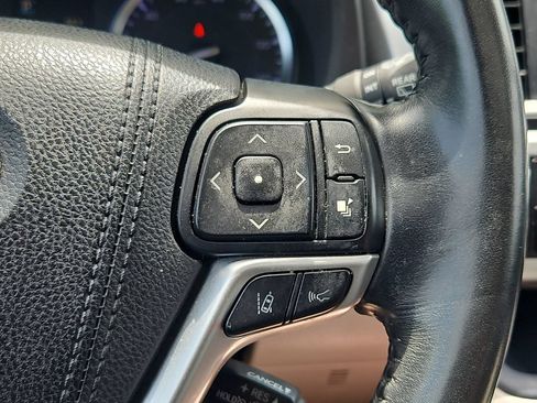 Used 2018 Toyota Highlander XLE AWD/4WD image 28
