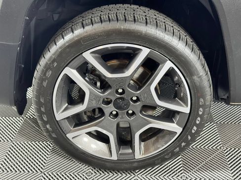 Used 2020 Jeep Renegade Latitude w/ Cold Weather Group AWD/4WD image 9