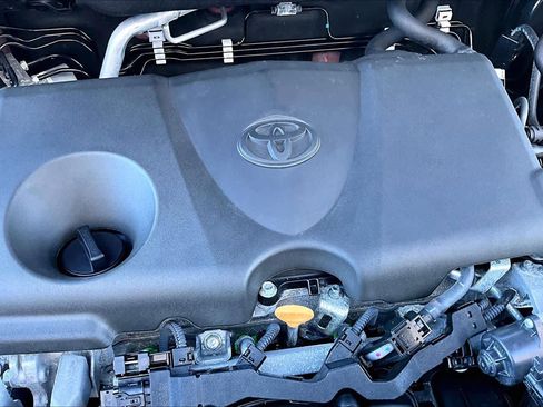 Used 2025 Toyota RAV4 XLE image 30