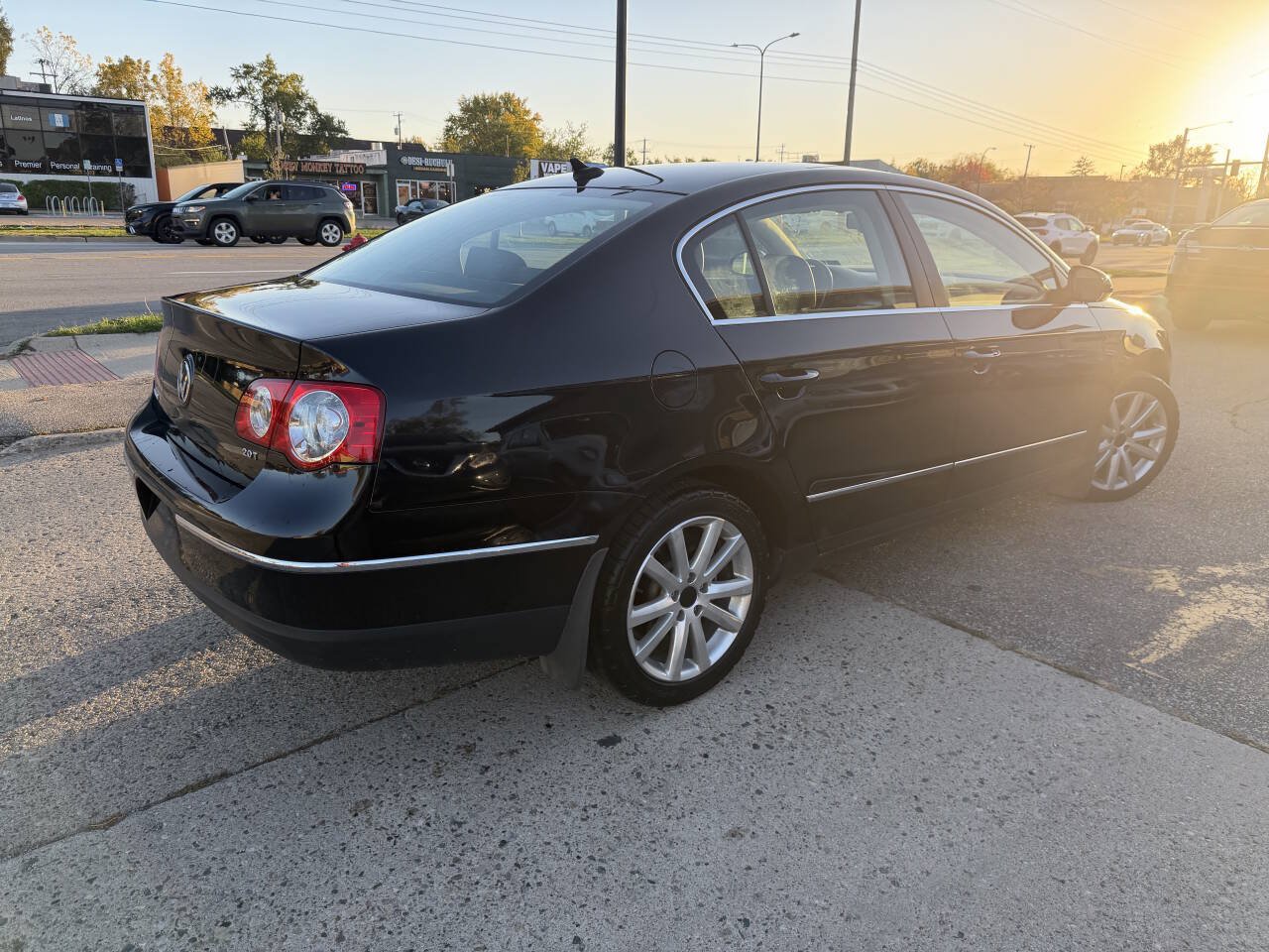 Used 2010 Volkswagen Passat Komfort FWD image 16