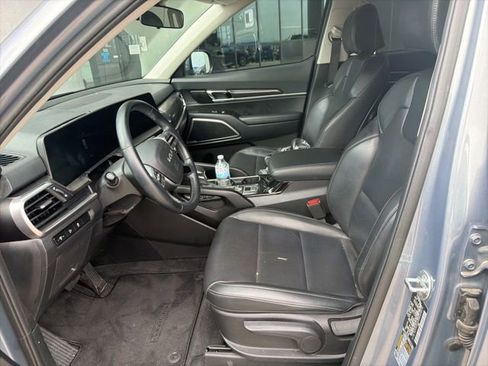 Used 2024 Kia Telluride LX image 2