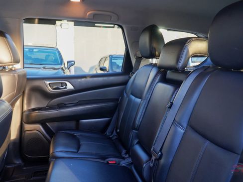 Used 2019 Nissan Pathfinder SL image 22