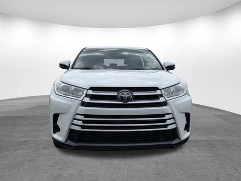 Used 2019 Toyota Highlander LE FWD image 2