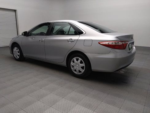 Used 2017 Toyota Camry LE image 5