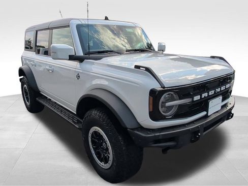 Used 2023 Ford Bronco Outer Banks w/ Sasquatch Package AWD/4WD image 7