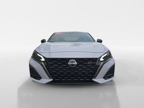 Certified 2023 Nissan Altima 2.5 SR w/ SR Premium Package image 8