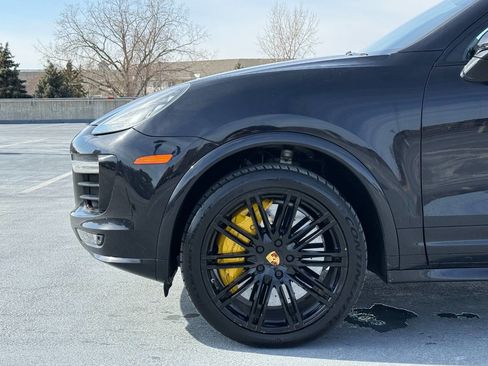 Used 2016 Porsche Cayenne Turbo S image 15