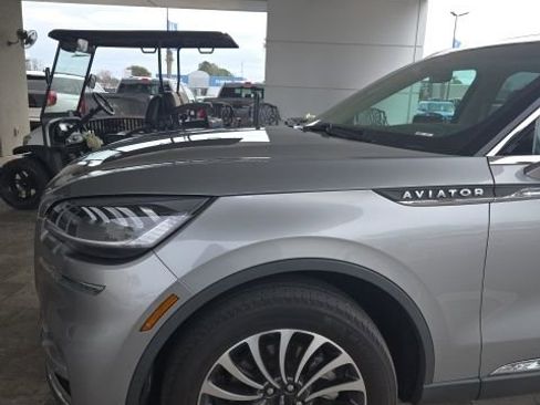 Used 2023 Lincoln Aviator AWD w/ Premium Package image 7