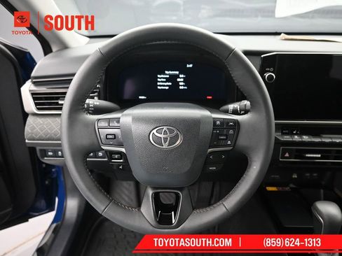 Used 2025 Toyota Camry XLE image 22