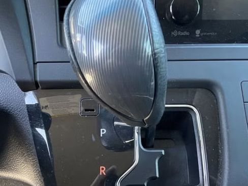 Used 2015 Toyota Sienna SE FWD image 19
