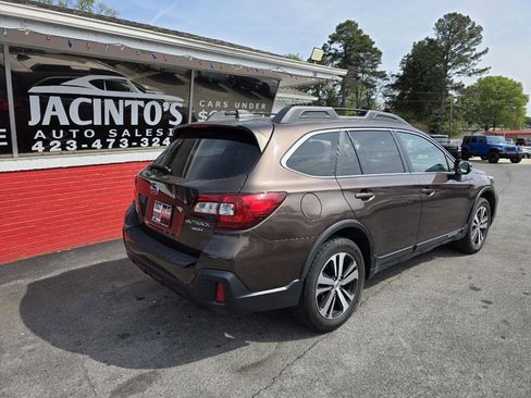 Used 2019 Subaru Outback 3.6R Limited AWD/4WD image 6