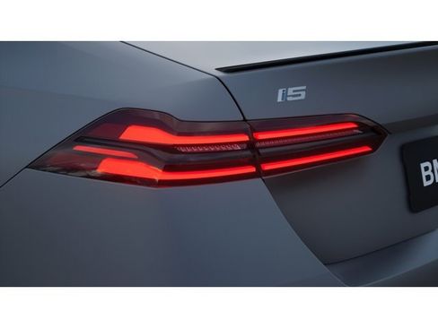 New 2026 BMW i5 eDrive40 RWD image 8