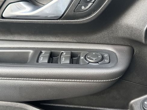 Used 2022 GMC Terrain SLT w/ Tech Package image 18