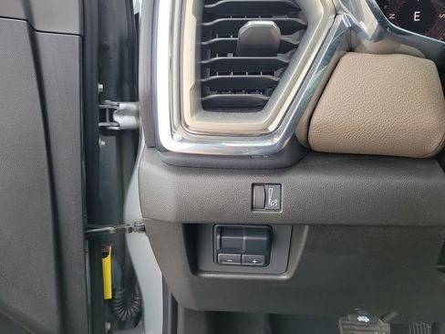 Used 2024 GMC Canyon Denali image 21