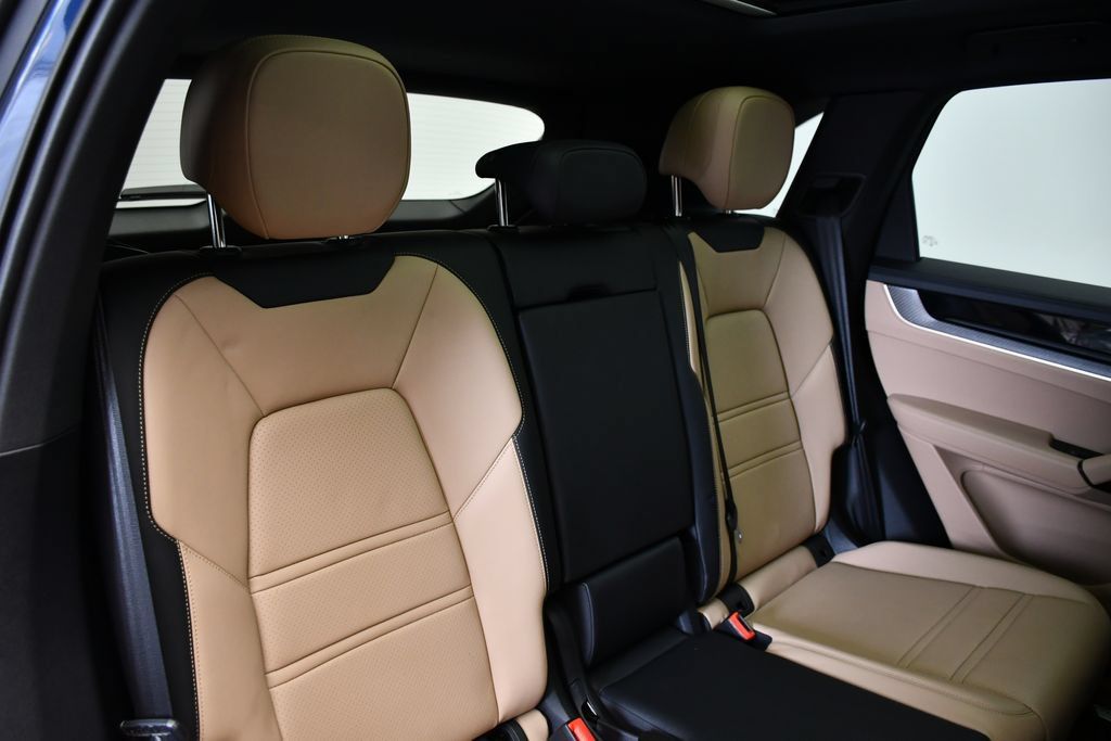 Certified 2025 Porsche Cayenne AWD/4WD image 54