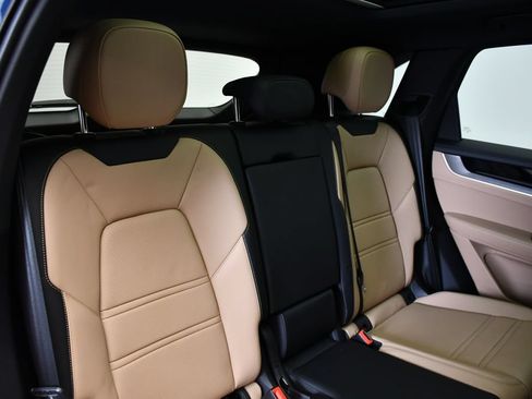 Certified 2025 Porsche Cayenne AWD/4WD image 54