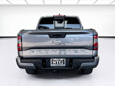 Used 2022 Nissan Frontier SV w/ Technology Package RWD image 5