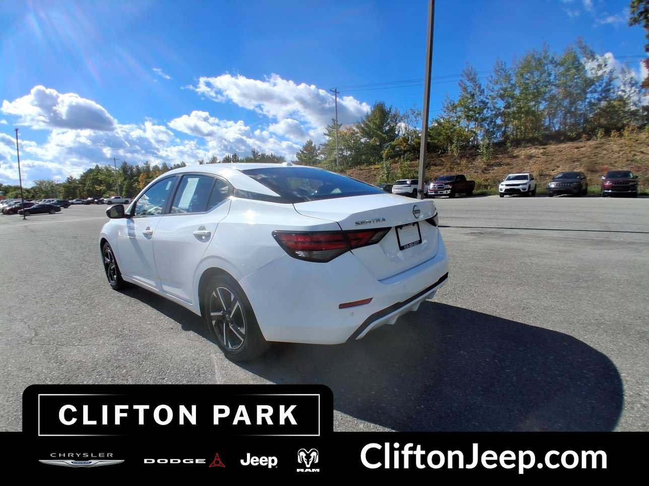 Used 2024 Nissan Sentra SV FWD image 6
