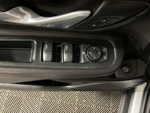 Used 2022 GMC Terrain SLT image 17